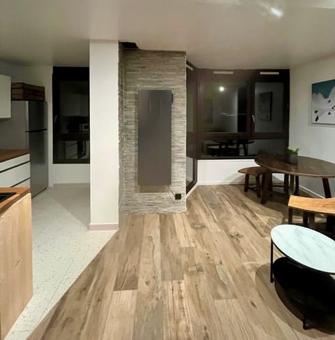 Classic Apartment, Balcony, Mountain View | Living area