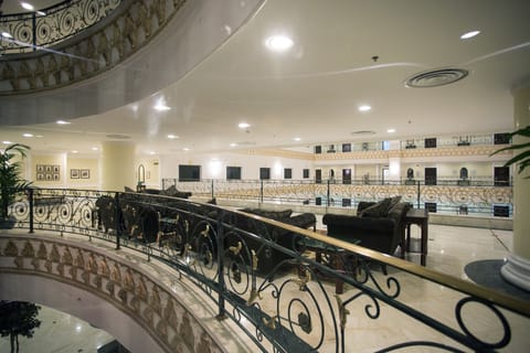 Lobby lounge