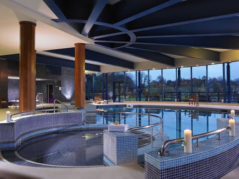 Indoor pool, sun loungers