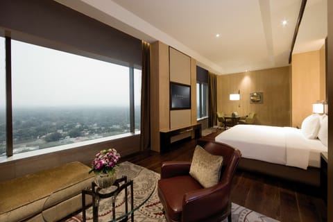 Presidential Room, 1 King Bed | Minibar, in-room safe, desk, laptop workspace