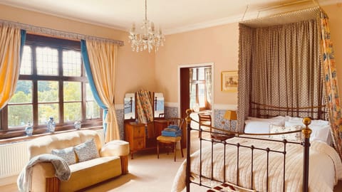 Superior Double Room, 1 King Bed, Private Bathroom, Valley View (Bailey) | Individually decorated, individually furnished, iron/ironing board