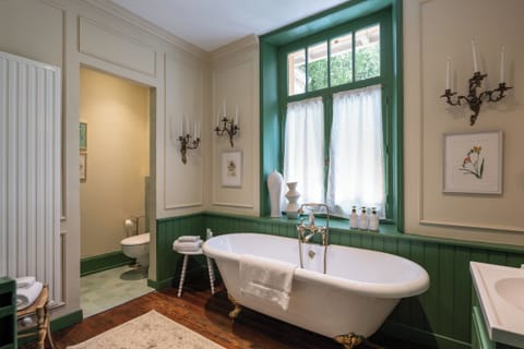 Superior Double Room, Garden View | Bathroom