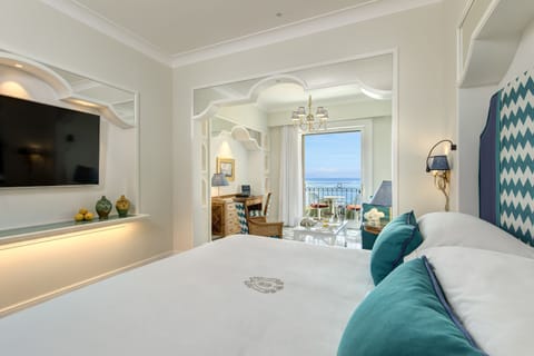 Suite, Balcony, Sea View (Sorrento) | Hypo-allergenic bedding, minibar, in-room safe, desk