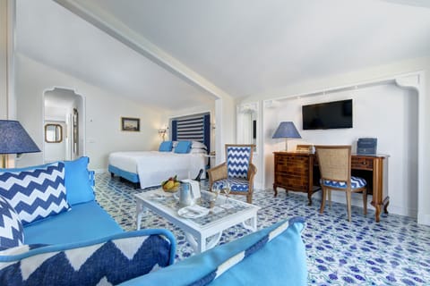 Suite, Balcony, Sea View (Sorrento) | Hypo-allergenic bedding, minibar, in-room safe, desk