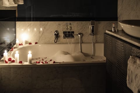 Superior Triple Room | Deep soaking bathtub