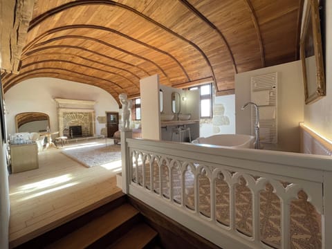 Deluxe Double Room, Park View | Soundproofing, iron/ironing board, free WiFi