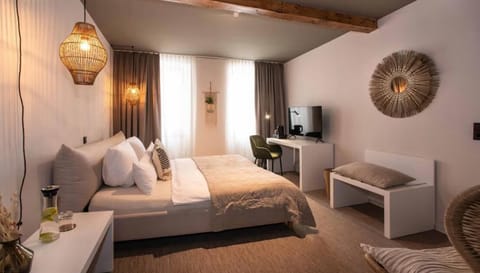 Desk, laptop workspace, free WiFi