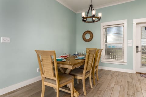 House, 4 Bedrooms | Dining