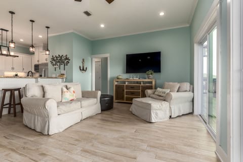 House, 4 Bedrooms | Living area