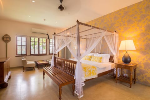 The Vanilla Colonial Suite | Egyptian cotton sheets, down comforters, memory foam beds, free minibar