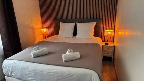 Apartment, Park View | Desk, free WiFi