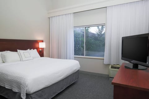 Executive Suite, 1 King Bed with Sofa bed | Premium bedding, pillowtop beds, desk, iron/ironing board