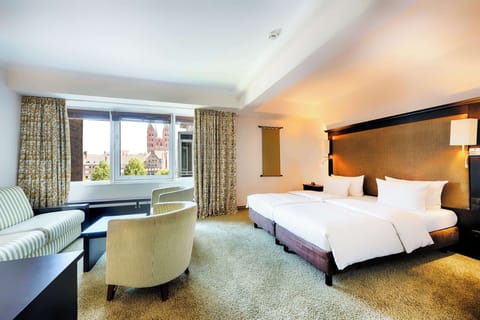 Superior Room | Hypo-allergenic bedding, minibar, in-room safe, desk