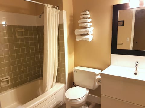 Oceanfront Full Kitchen Suite with Private Balcony 2 Queen | Bathroom | Combined shower/tub, free toiletries, hair dryer, towels