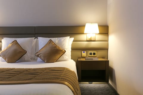 Traditional Double or Twin Room | Minibar, in-room safe, desk, soundproofing