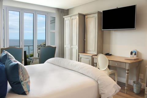 Luxury Room | In-room safe, free WiFi, bed sheets