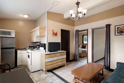 Studio Suite, 2 Queen Beds, Non Smoking | Private kitchen | Fridge, microwave, coffee/tea maker