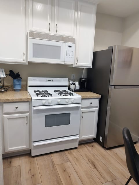 Double Queen 507 | Private kitchen | Microwave, coffee/tea maker, freezer, dining tables