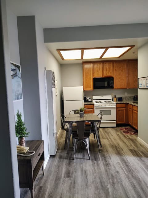 Condo4 604 | Private kitchen | Microwave, coffee/tea maker, freezer, dining tables