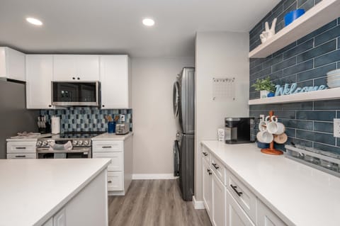 House, Multiple Beds, Patio, Garden View (The Gathering House) | Private kitchen