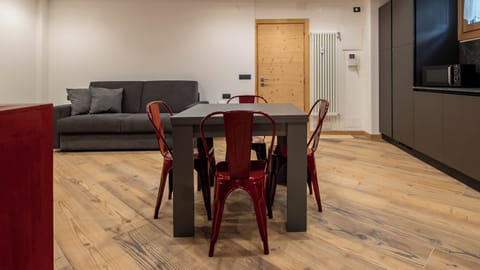 Studio (0 Bedroom) | Dining room