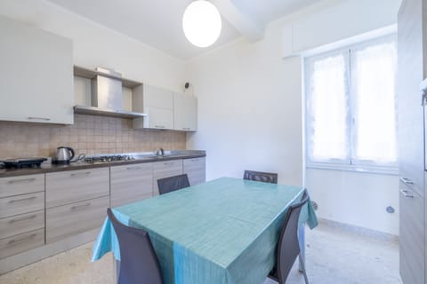 Apartment, 2 Bedrooms, Pets Allowed, Beach View | Private kitchen | Fridge, microwave, oven, stovetop