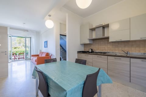 Apartment, 2 Bedrooms, Pets Allowed, Beach View | Private kitchen | Fridge, microwave, oven, stovetop