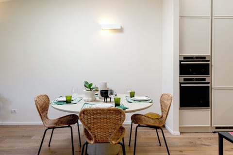 Apartment, 2 Bedrooms, Garden View | Living area