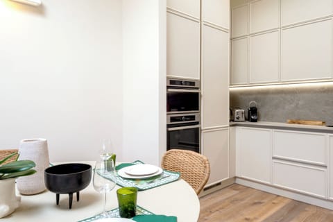 Apartment, 2 Bedrooms, Garden View | Living area