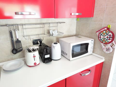 Apartment, Mountain View | Premium bedding, down comforters, iron/ironing board, cribs/infant beds