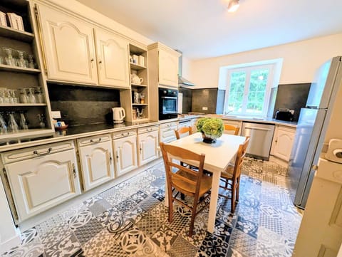 Traditional House, Ensuite, Park View | Shared kitchen