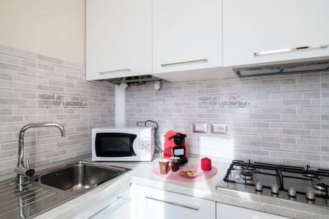 Apartment, Lake View | Premium bedding, down comforters, iron/ironing board, cribs/infant beds