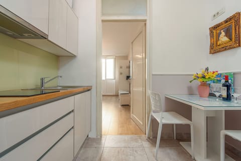 Classic Apartment, Partial Sea View | Private kitchen