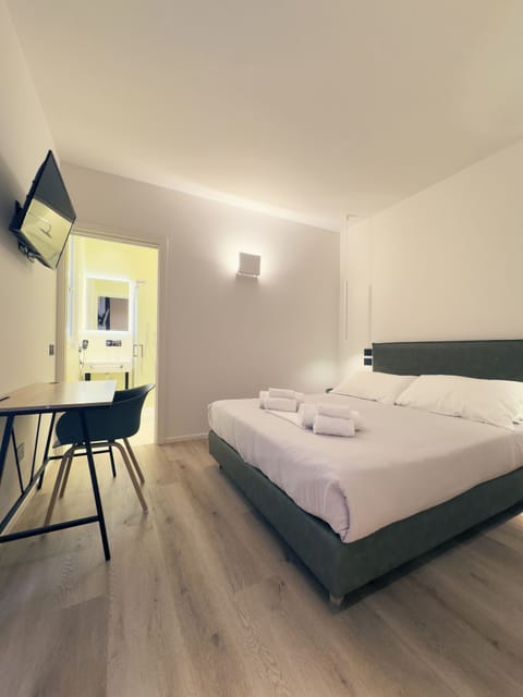 Camera Matrimoniale con Bagno Privato | Desk, free WiFi, bed sheets