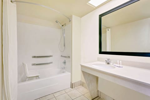 Combined shower/tub, deep soaking tub, free toiletries, hair dryer