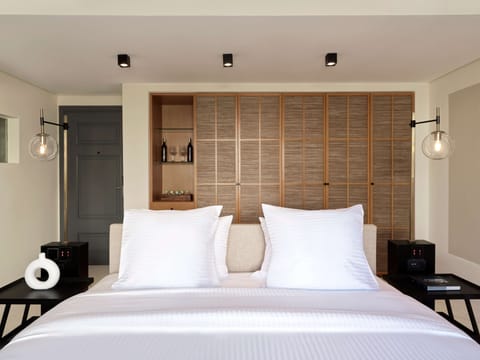 Deluxe Room | Premium bedding, minibar, in-room safe, desk