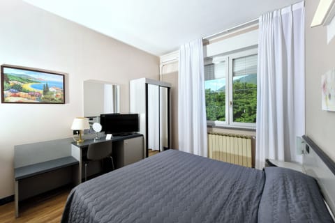 Standard Double or Twin Room | Minibar, in-room safe, desk, free WiFi