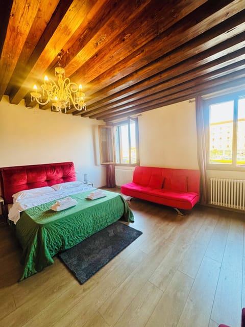 Basic Quadruple Room | Desk, free WiFi