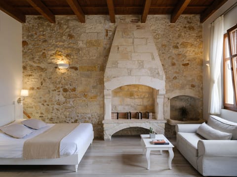 Junior Suite | Premium bedding, in-room safe, individually decorated