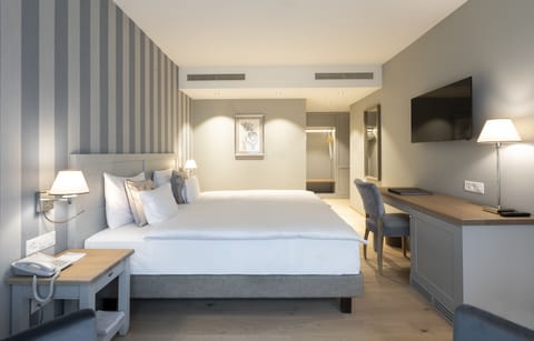 Standard Double Room, 2 Twin Beds | Minibar, in-room safe, desk, free WiFi