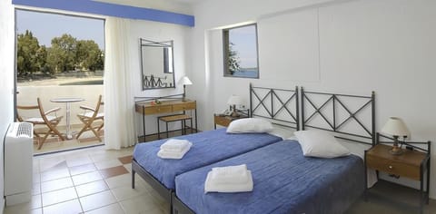 Double Room, Sea View | In-room safe, iron/ironing board, free cribs/infant beds, rollaway beds