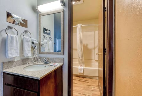 Suite, Multiple Beds, Non Smoking | Bathroom | Combined shower/tub, hair dryer, towels