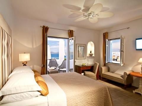 Senior Suite, Sea View | Minibar, in-room safe, soundproofing, iron/ironing board