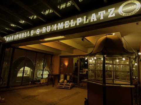 2 restaurants, breakfast, lunch, dinner served; local cuisine