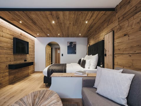 Superior Room (II) | Premium bedding, in-room safe, free WiFi, bed sheets