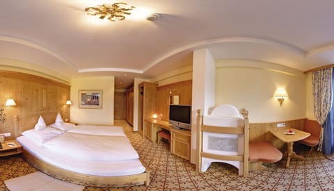 Basic Double Room, Mountain View | Minibar, in-room safe, desk, free WiFi