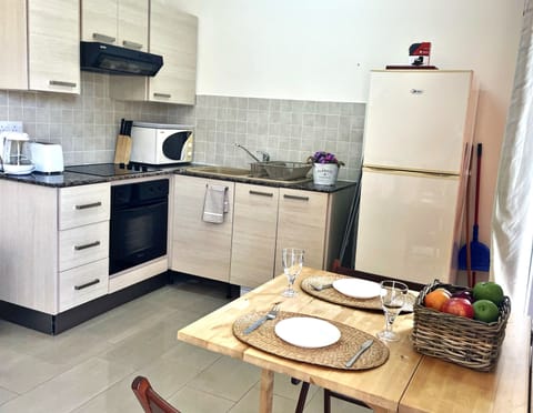 Standard Apartment, 1 Bedroom | Private kitchen | Fridge, microwave, oven, stovetop