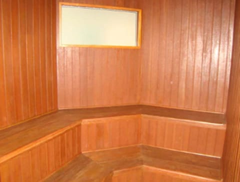 Spa tub, massage/treatment rooms