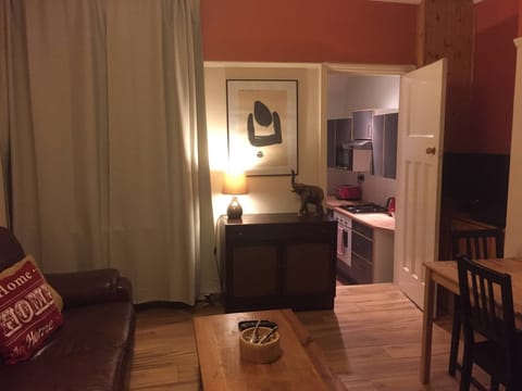 Apartment, 2 Bedrooms, City View | Living room