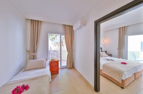 Family Room, Partial Sea View | Minibar, soundproofing, free WiFi, bed sheets